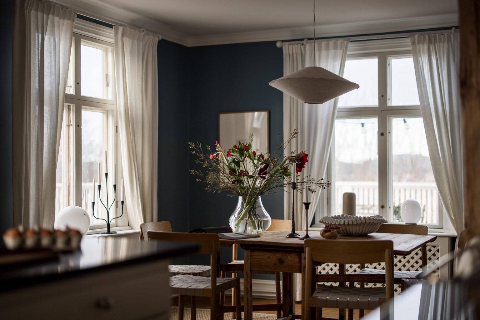 salle à manger vintage dans cuisine maison ancienne décoration scandinave