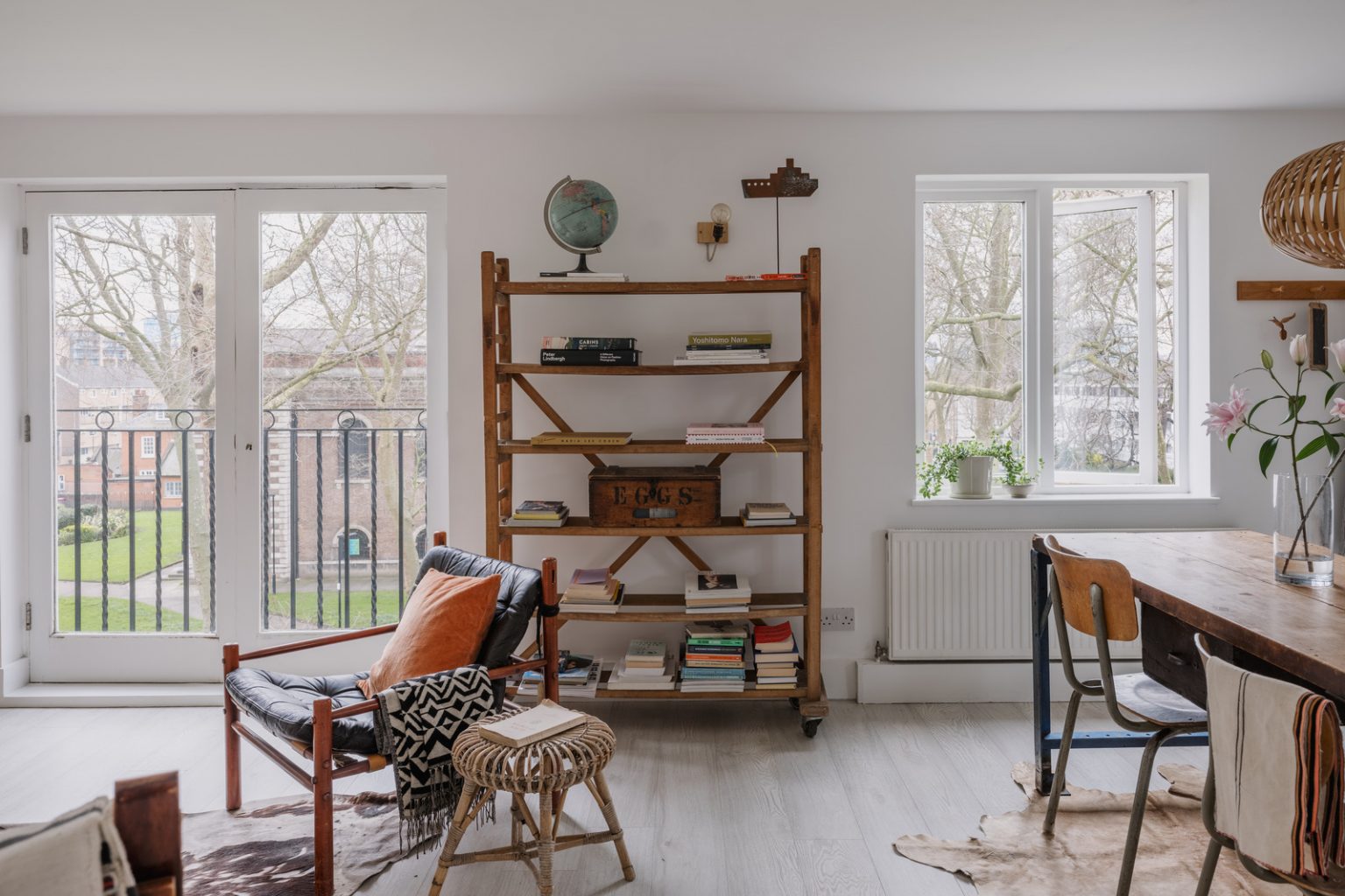 salon et salle à manger décoration naturelle et neutre appartement 63m2 Londres