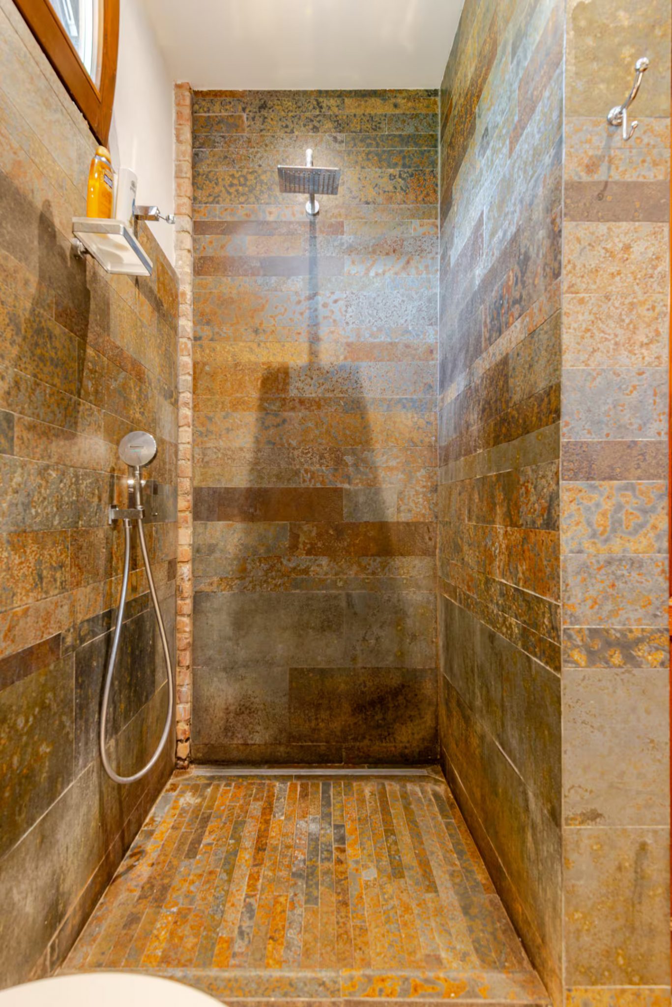 douche marbre marron