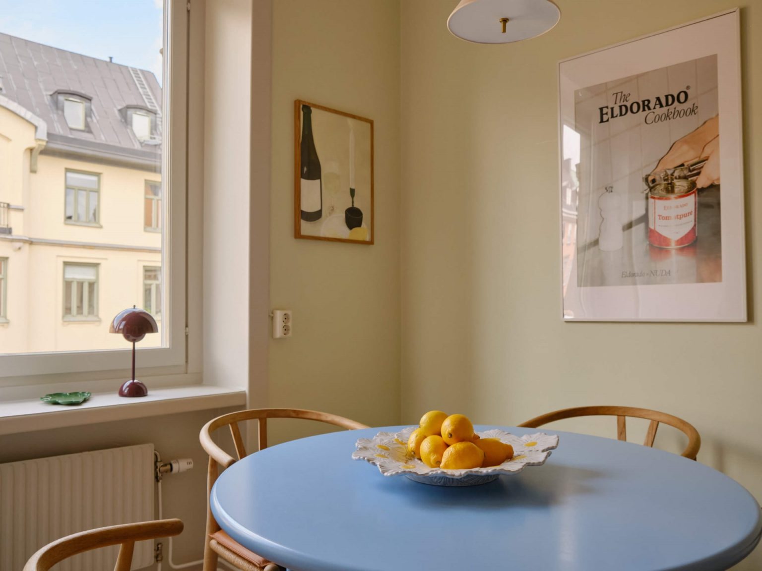 espace repas décoration scandinave appartement ancien Stockholm