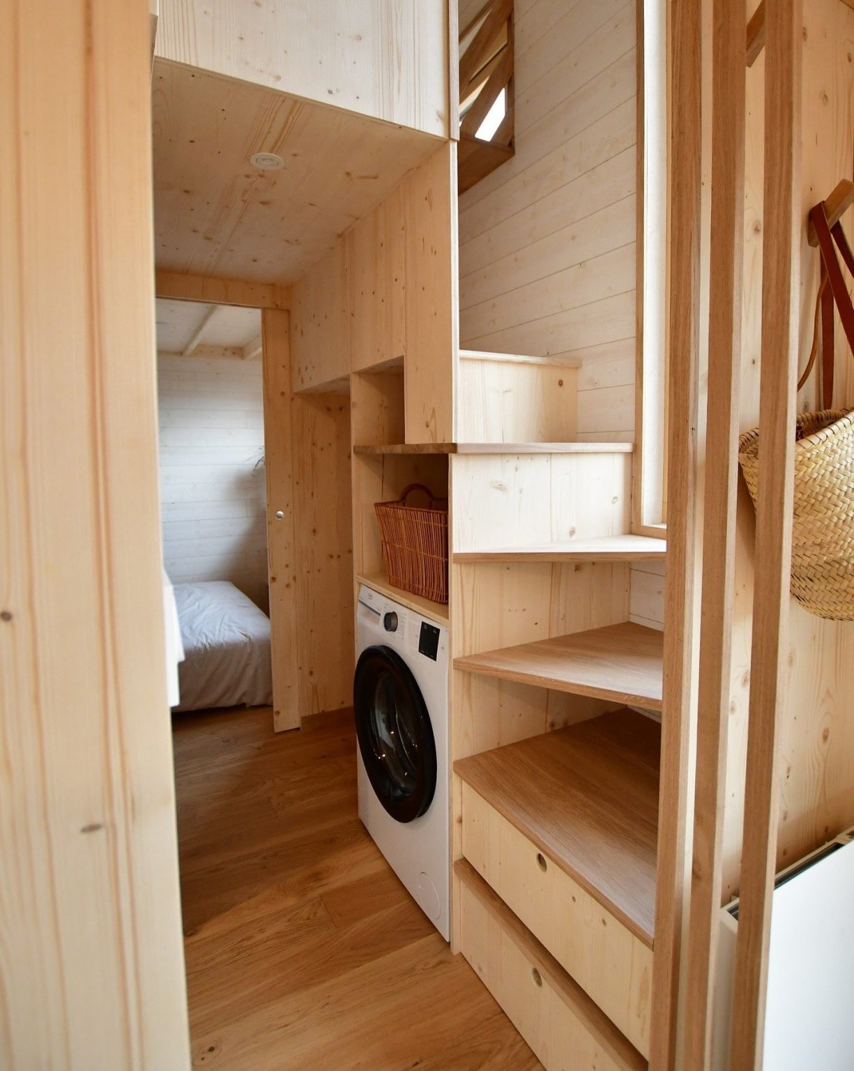 escalier avec buanderie mini maison française de 17m2 La Tiny House