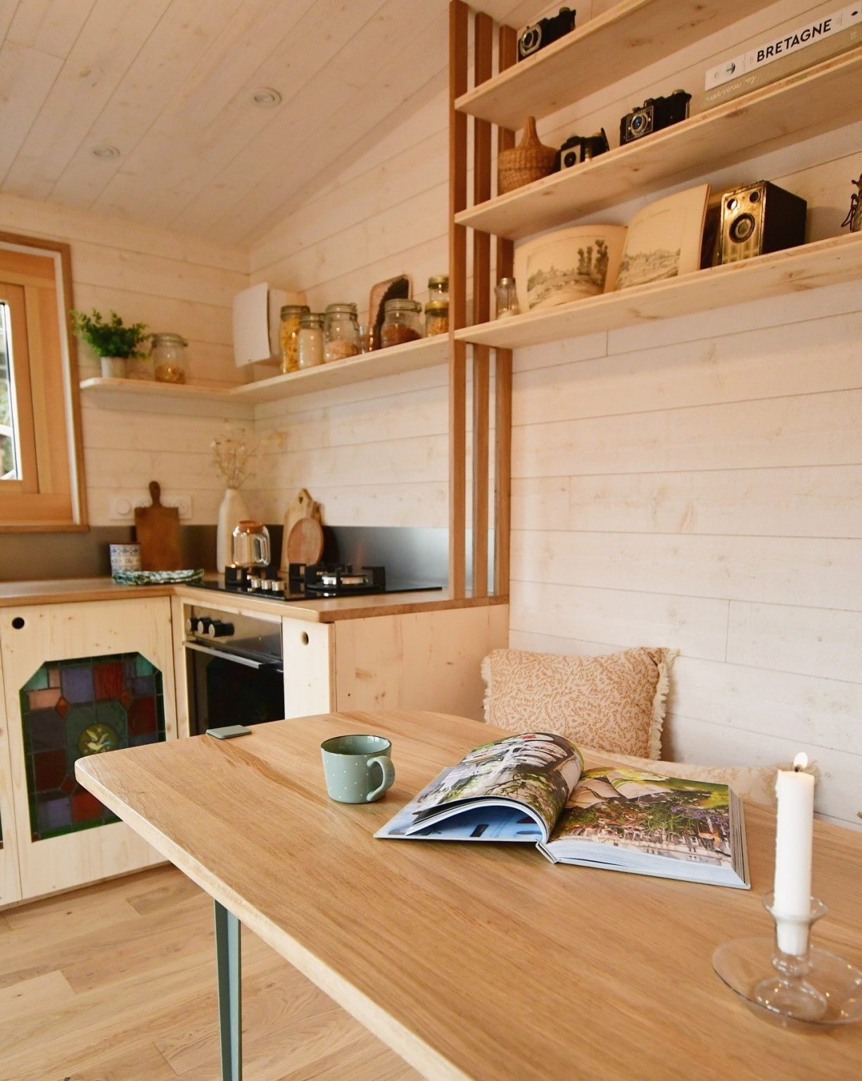 cuisine et salon mini maison française de 17m2 La Tiny House