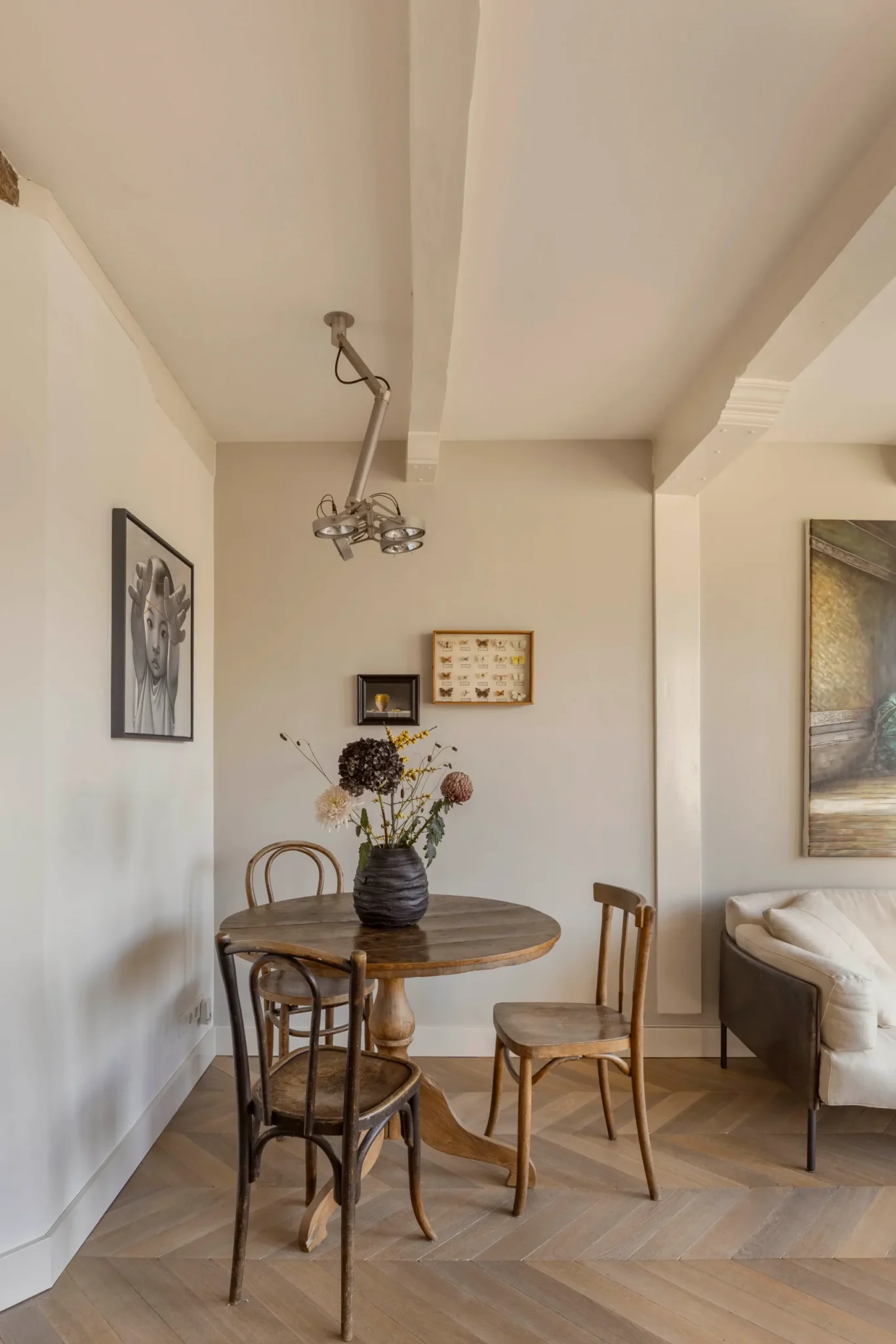 salle à manger deux-pièces de 41m2 à Amsterdam dans immeuble ancien sur canal