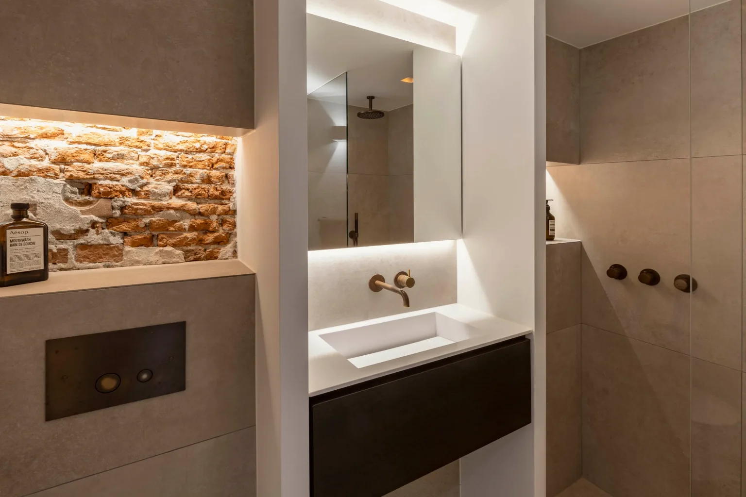 salle de bain de 41m2 à Amsterdam dans immeuble ancien sur canal