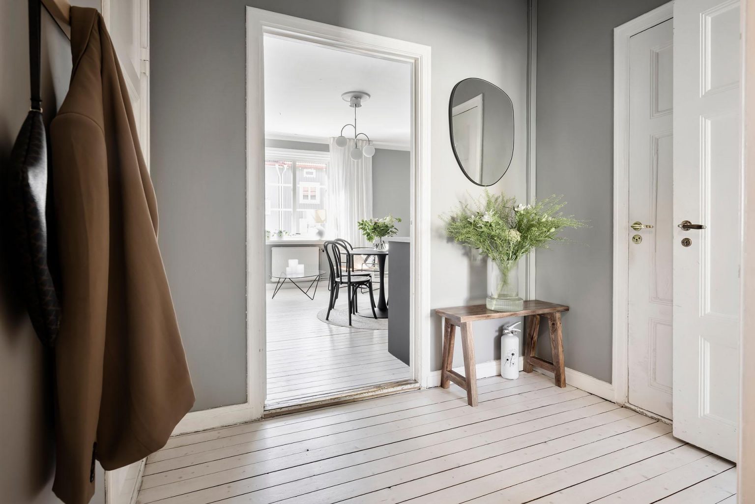 entrée deux-pièces 40m2 décoration monochrome scandinave