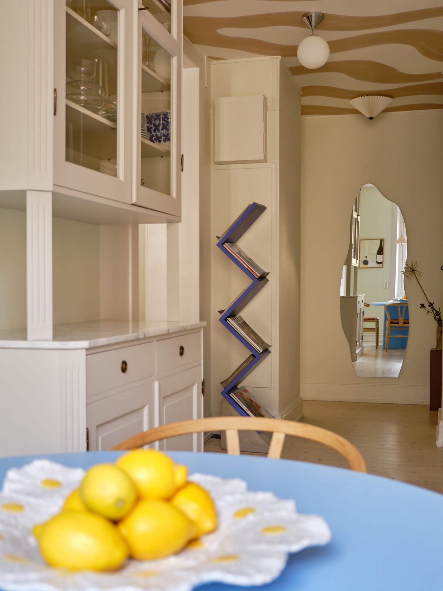 cuisine avec espace repas décoration scandinave appartement ancien Stockholm