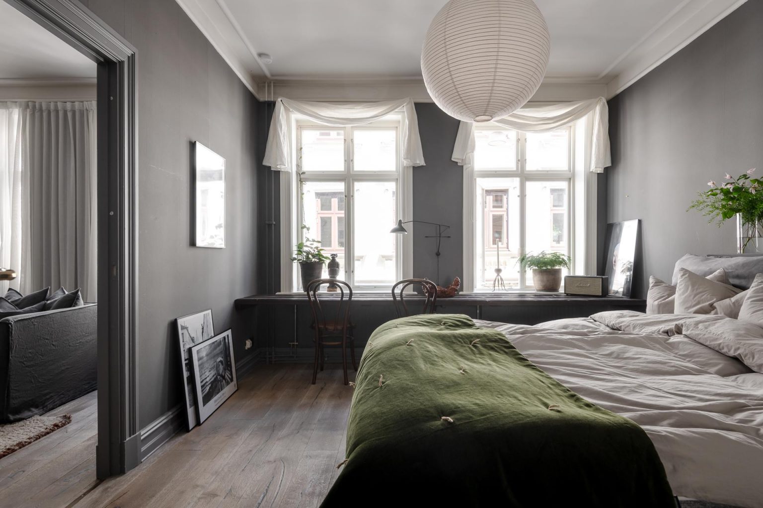 chambre murs gris décoration contemporaine deux-pièces 66m2