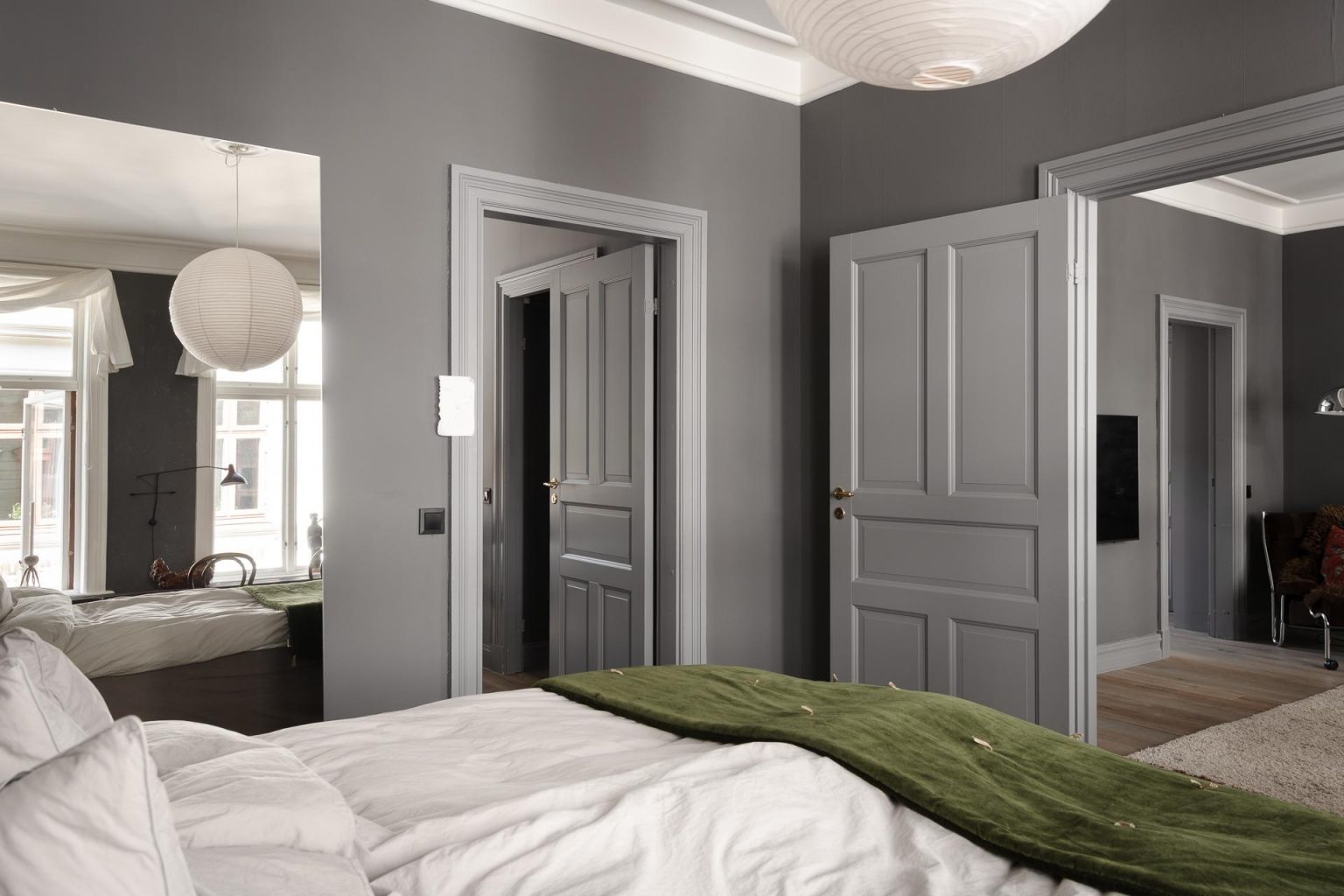 chambre murs gris décoration contemporaine deux-pièces 66m2