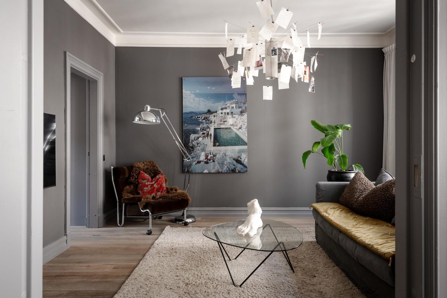 salon murs gris décoration contemporaine deux-pièces 66m2