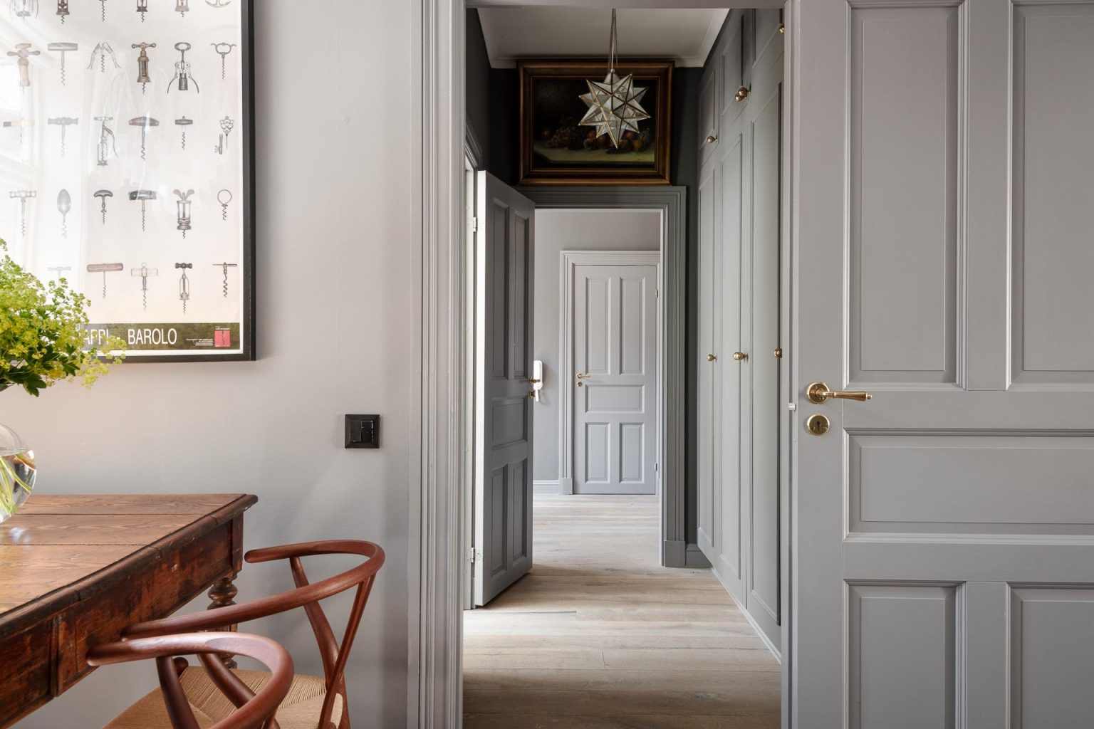 espace repas avec chaises wishbone noyer