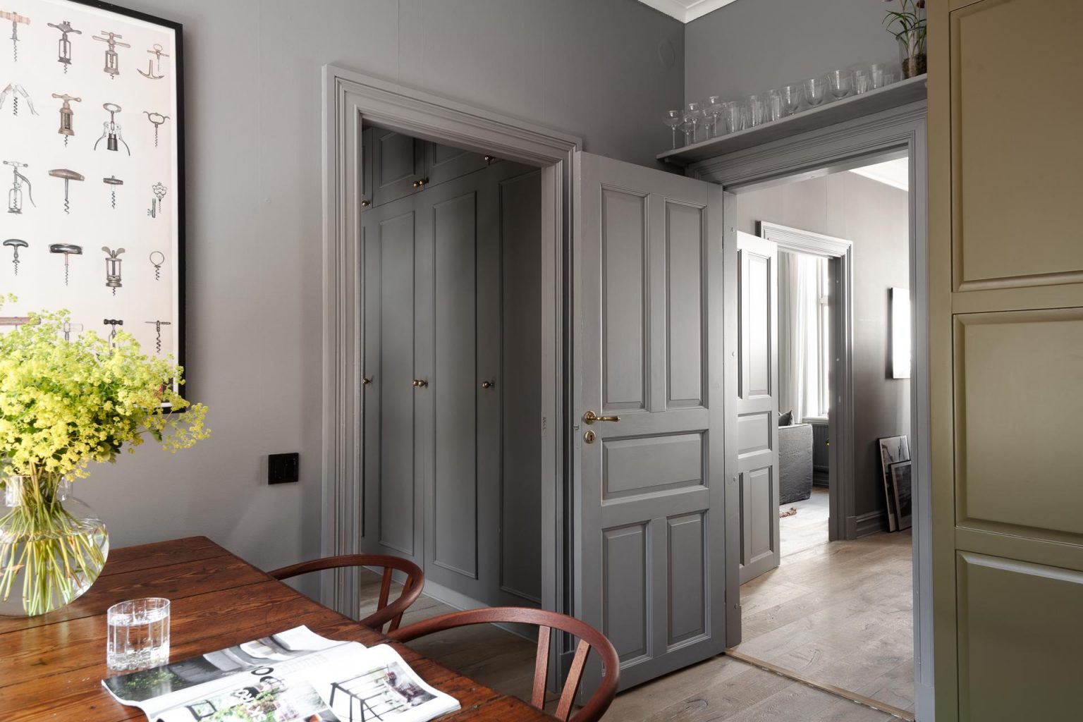 cuisine vert olive murs gris décoration contemporaine deux-pièces 66m2