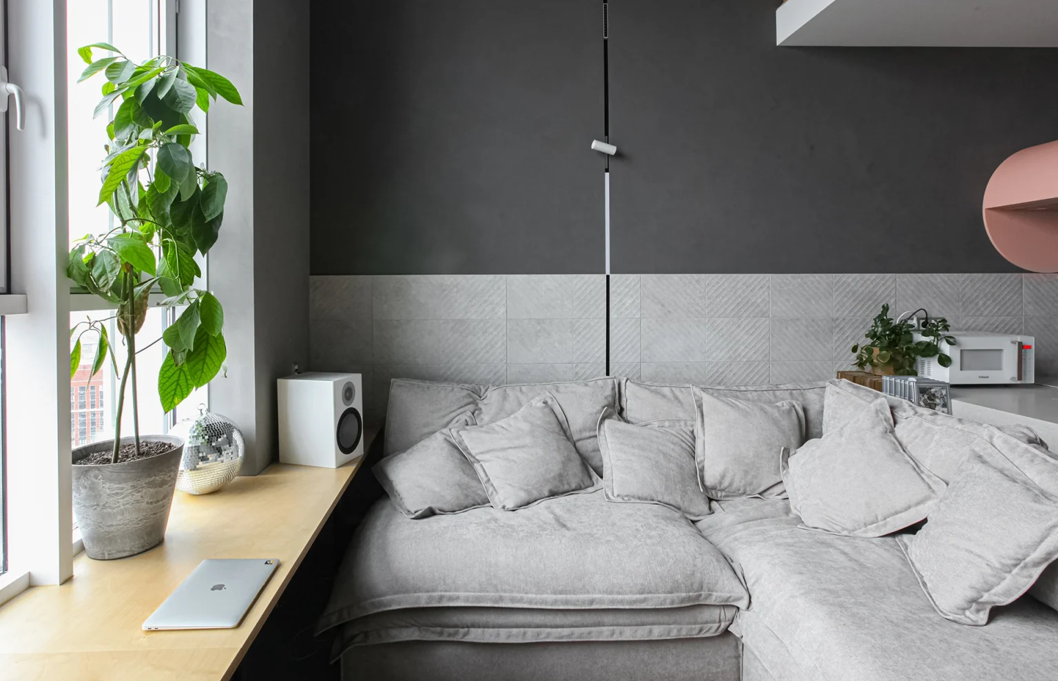 salon aménagement d'un appartement 35m2 avec mezzanine décoration contemporaine