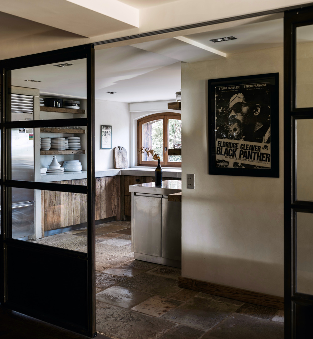 cuisine chalet familial en Suisse décoration contemporaine beige et bois cuisine chalet familial en Suisse décoration contemporaine beige et bois