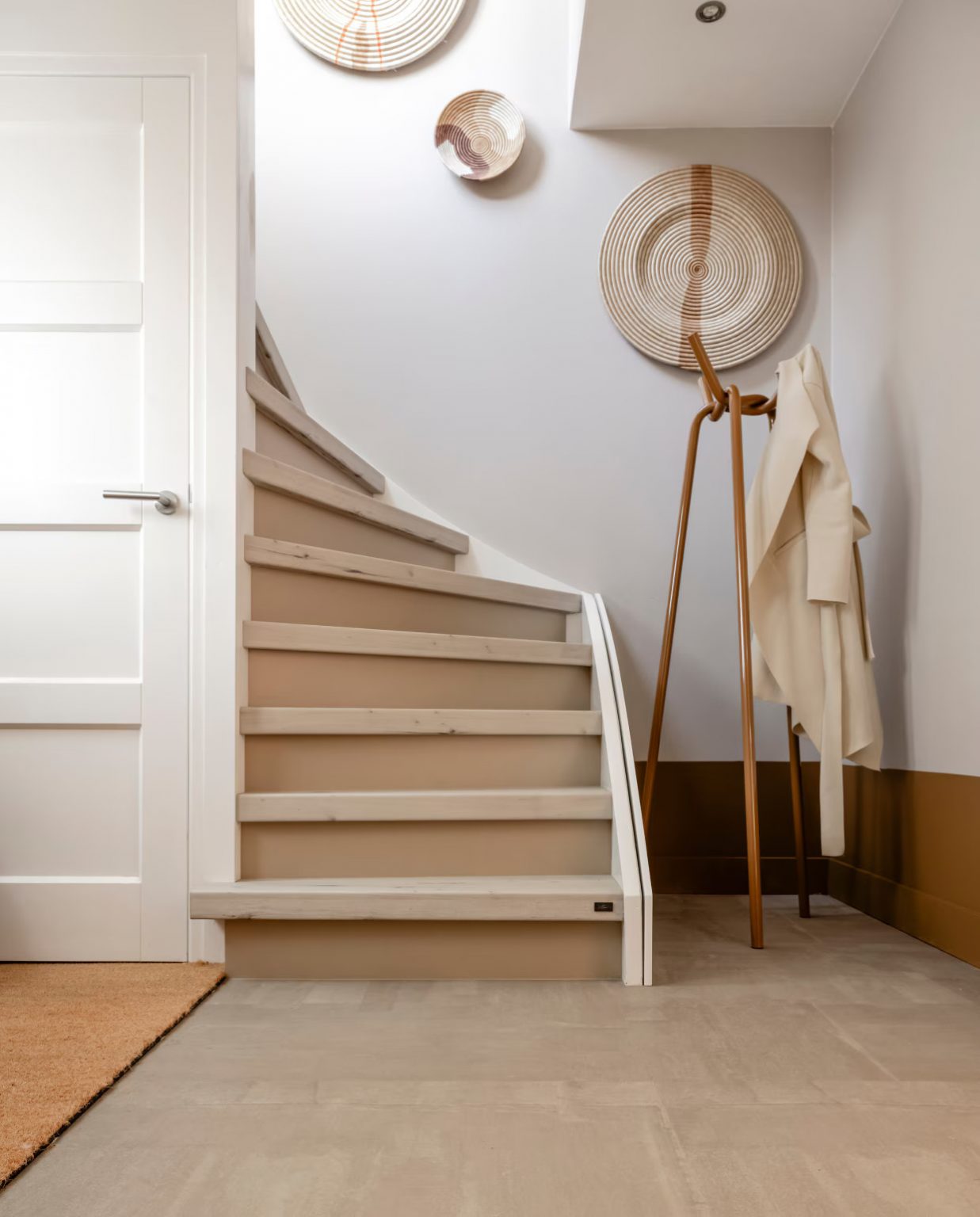 entrée avec escalier décoration contemporaine