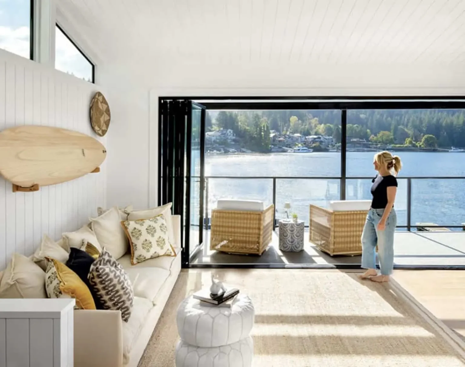 salon décoration contemporaine style surf vue mer