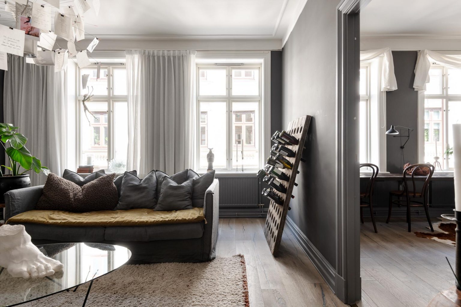 salon murs gris décoration contemporaine deux-pièces 66m2