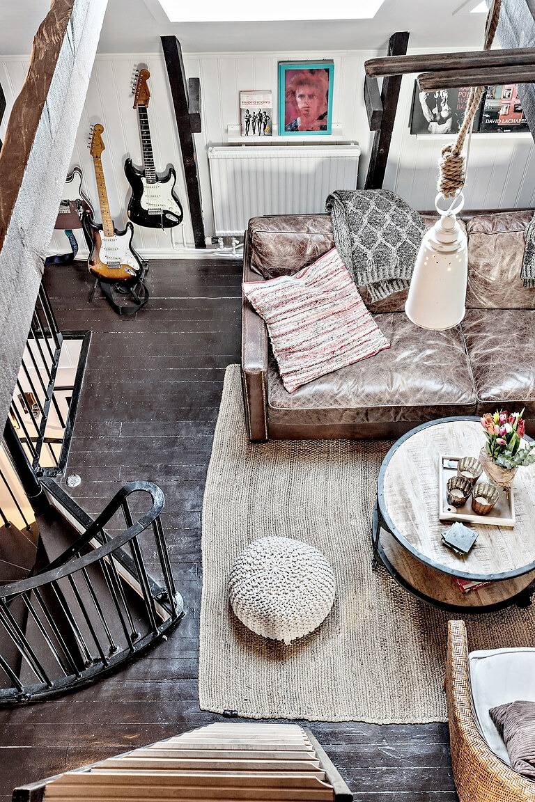 salon avec escalier colimaçon appartement en triplex décoration scandinave et industrielle salon avec escalier colimaçon appartement en triplex décoration scandinave et industrielle