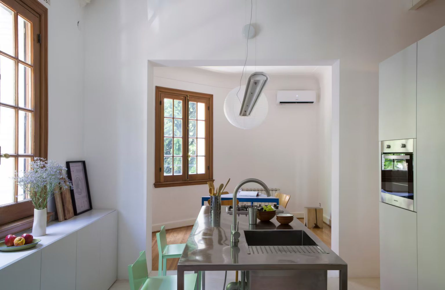 cuisine minimaliste décoration contemporaine appartement ancien rénové