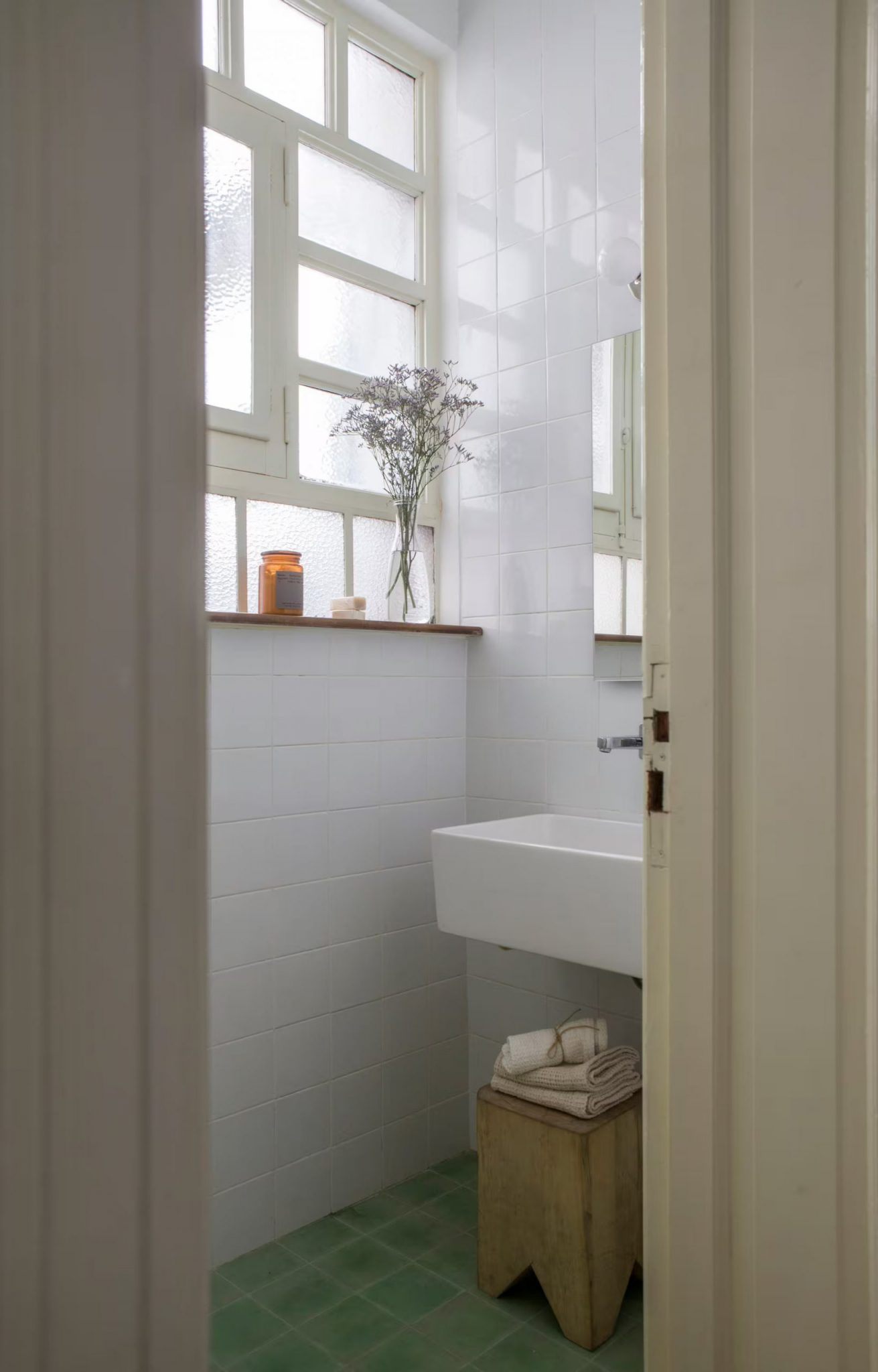 salle de bain minimaliste décoration contemporaine appartement ancien rénové