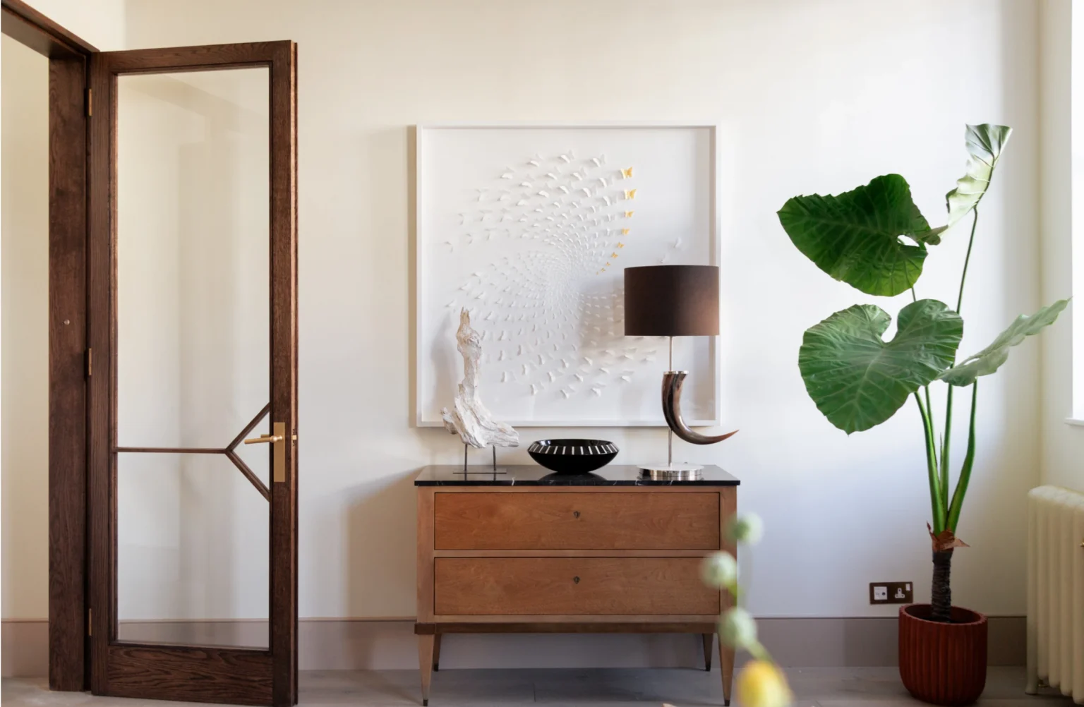 salon décoration contemporaine Londres rénovée et agrandie sur le jardin