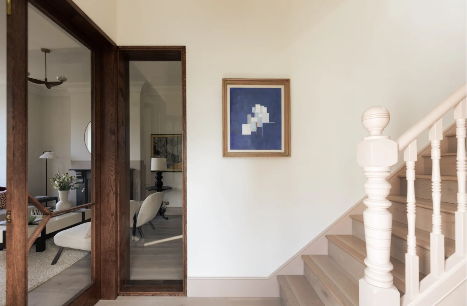 entrée avec escalier maison Londres rénovée et agrandie sur le jardin