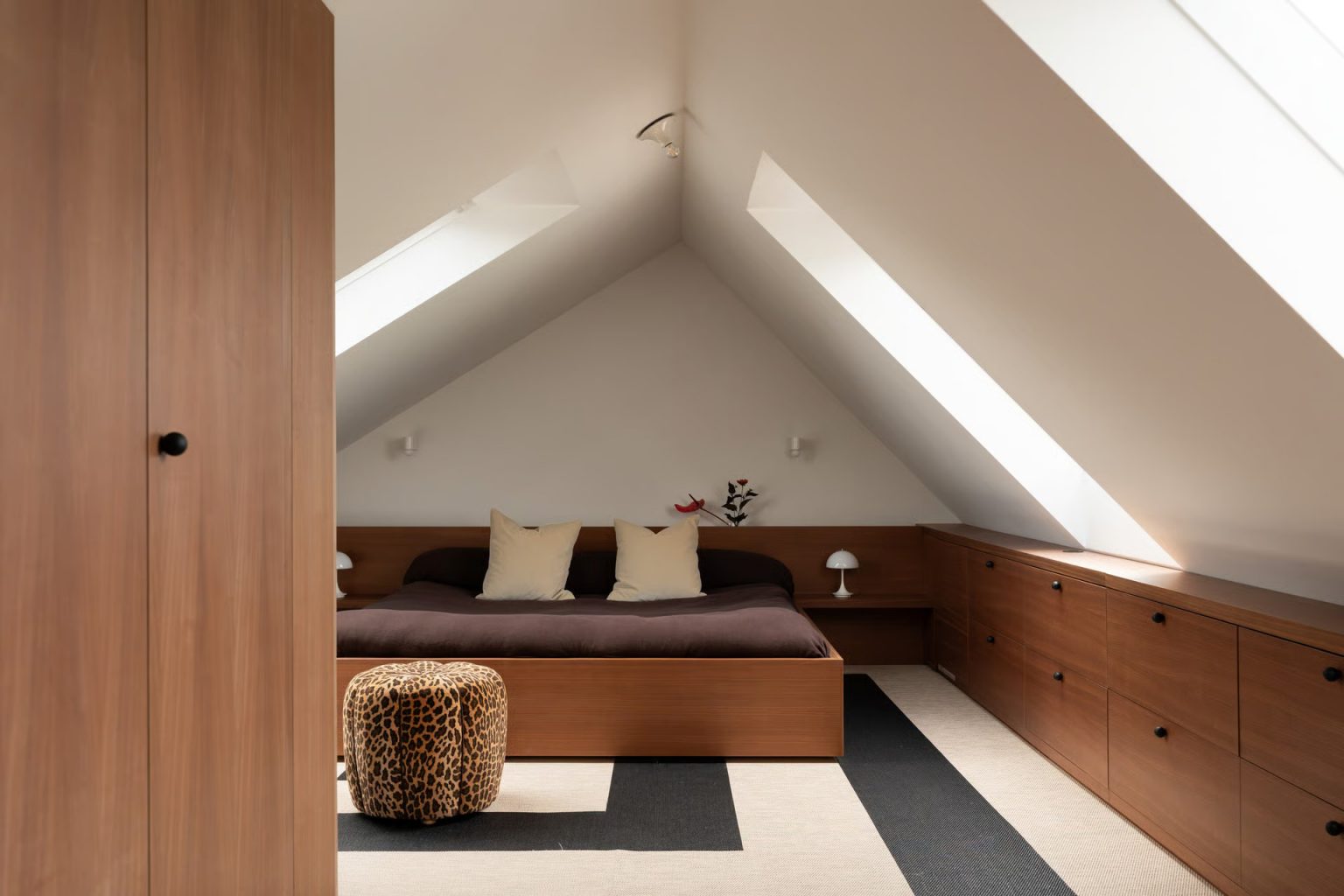 chambre mansardée décoration contemporaine