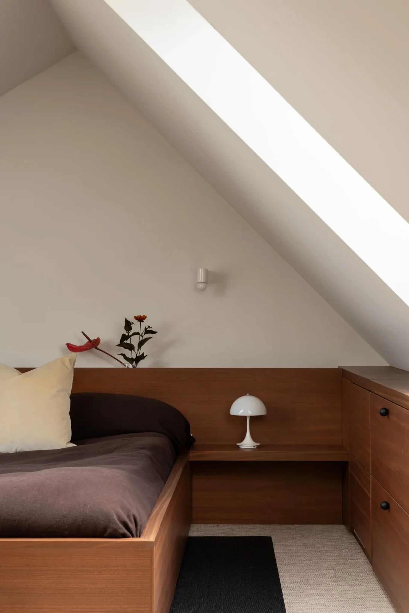 chambre mansardée décoration contemporaine