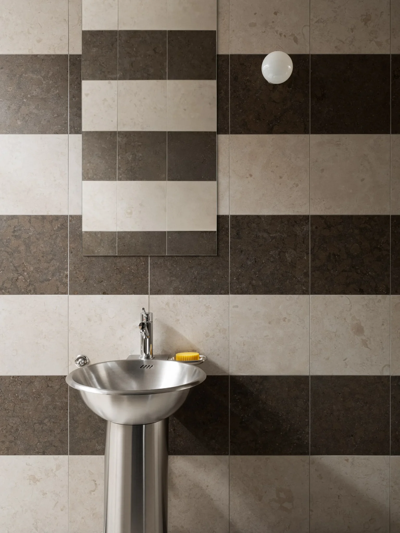 salle de bain avec vasque inox décoration design