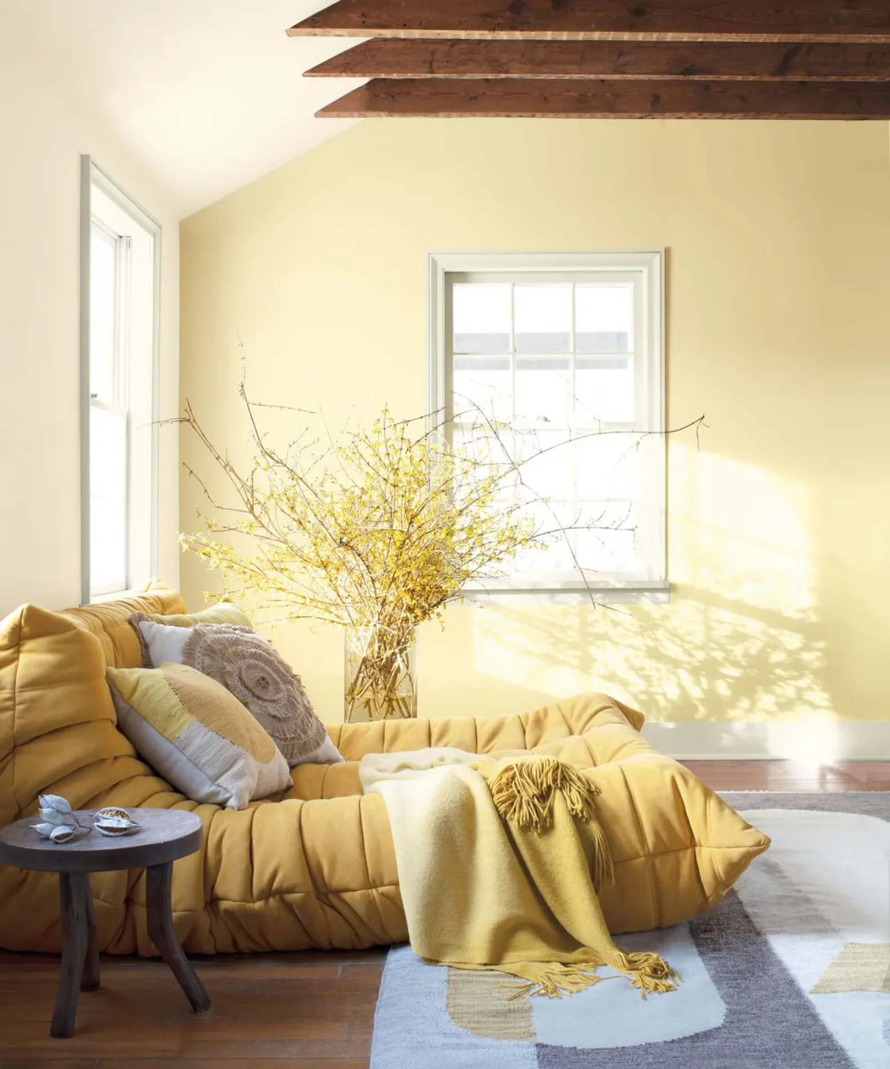 salon avec fauteuil Togo jaune décoration contemporaine