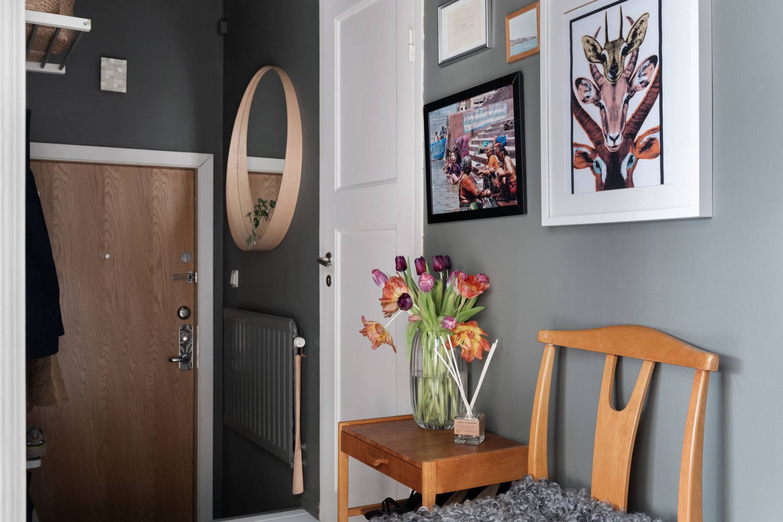 entrée murs gris petit appartement décoration scandinave