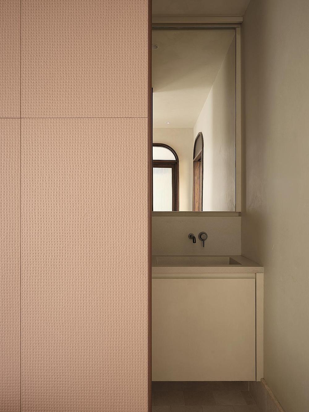 salle de bain design rose et beige maison Montréal salle de bain design rose et beige maison Montréal