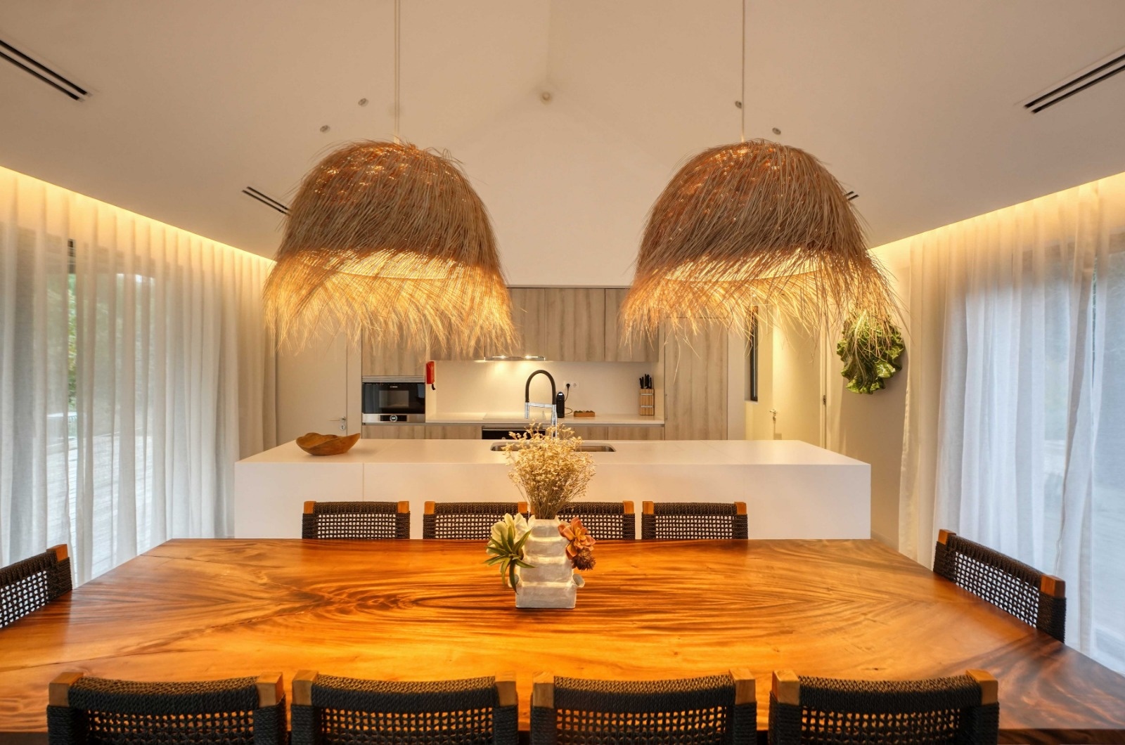 cuisine ouverte sur salon décoration moderne maison contemporaine avec piscine Comporta cuisine ouverte sur salon décoration moderne maison contemporaine avec piscine Comporta