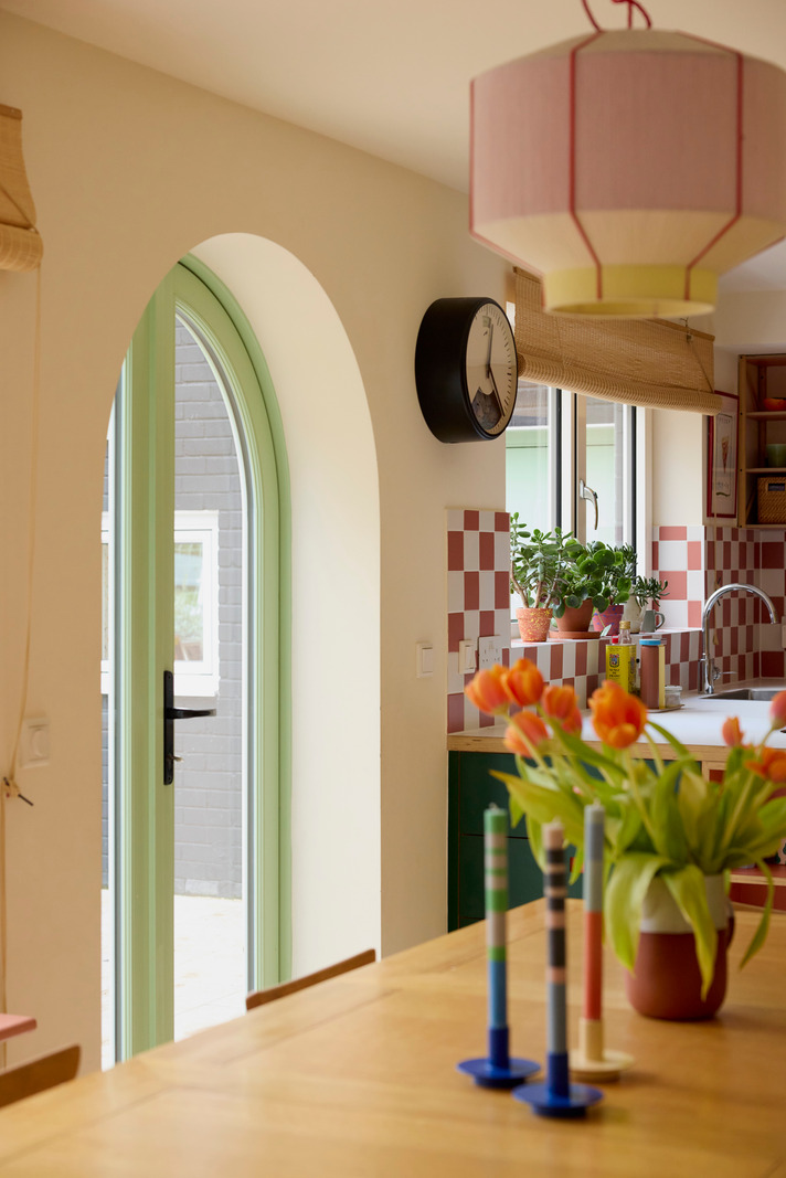 cuisine et salle à manger maison de ville Londres décoration colorée par Studio Astrain Scheldt et Bice & Birch