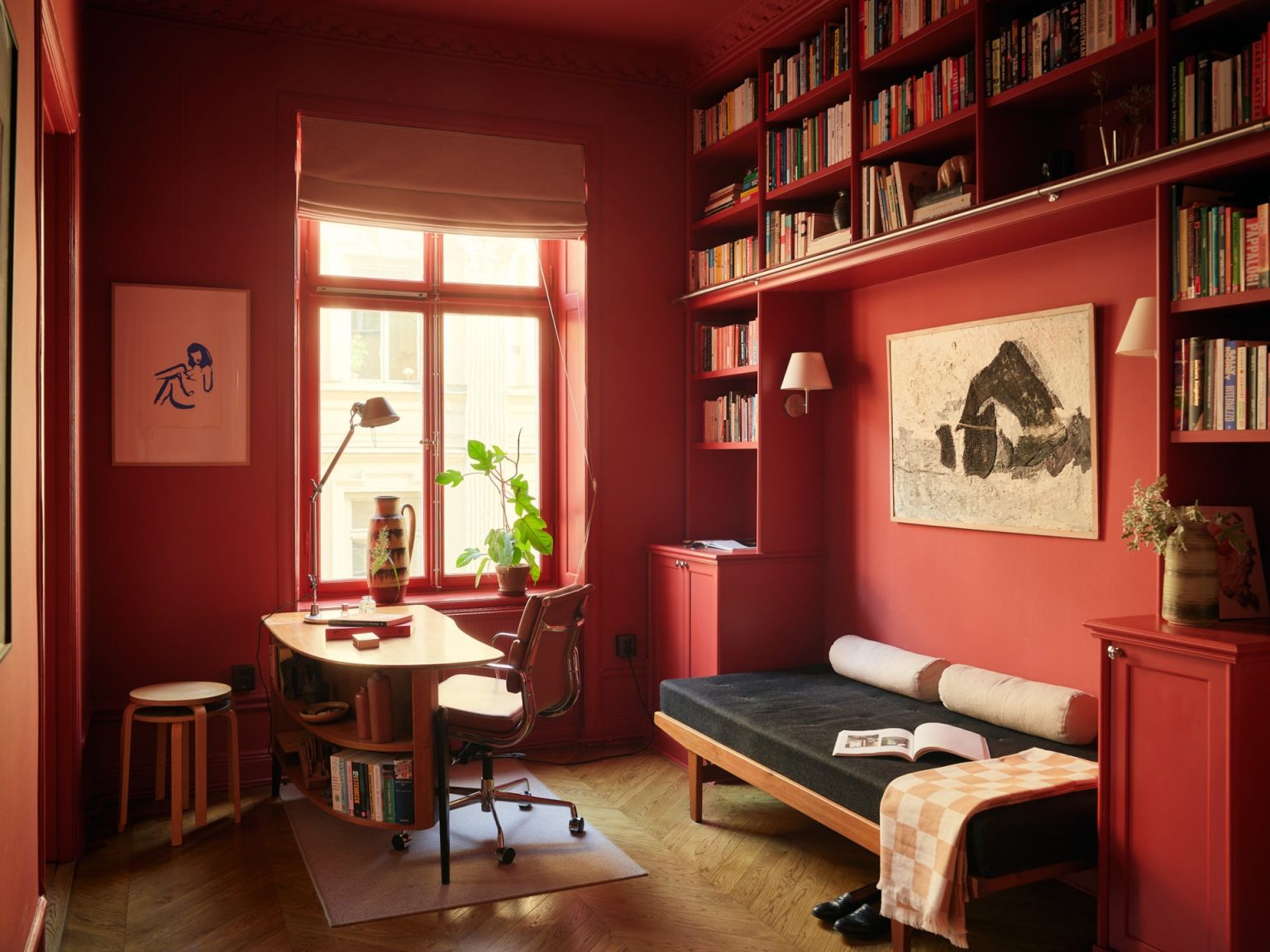 bureau murs rouges décoration contemporaine