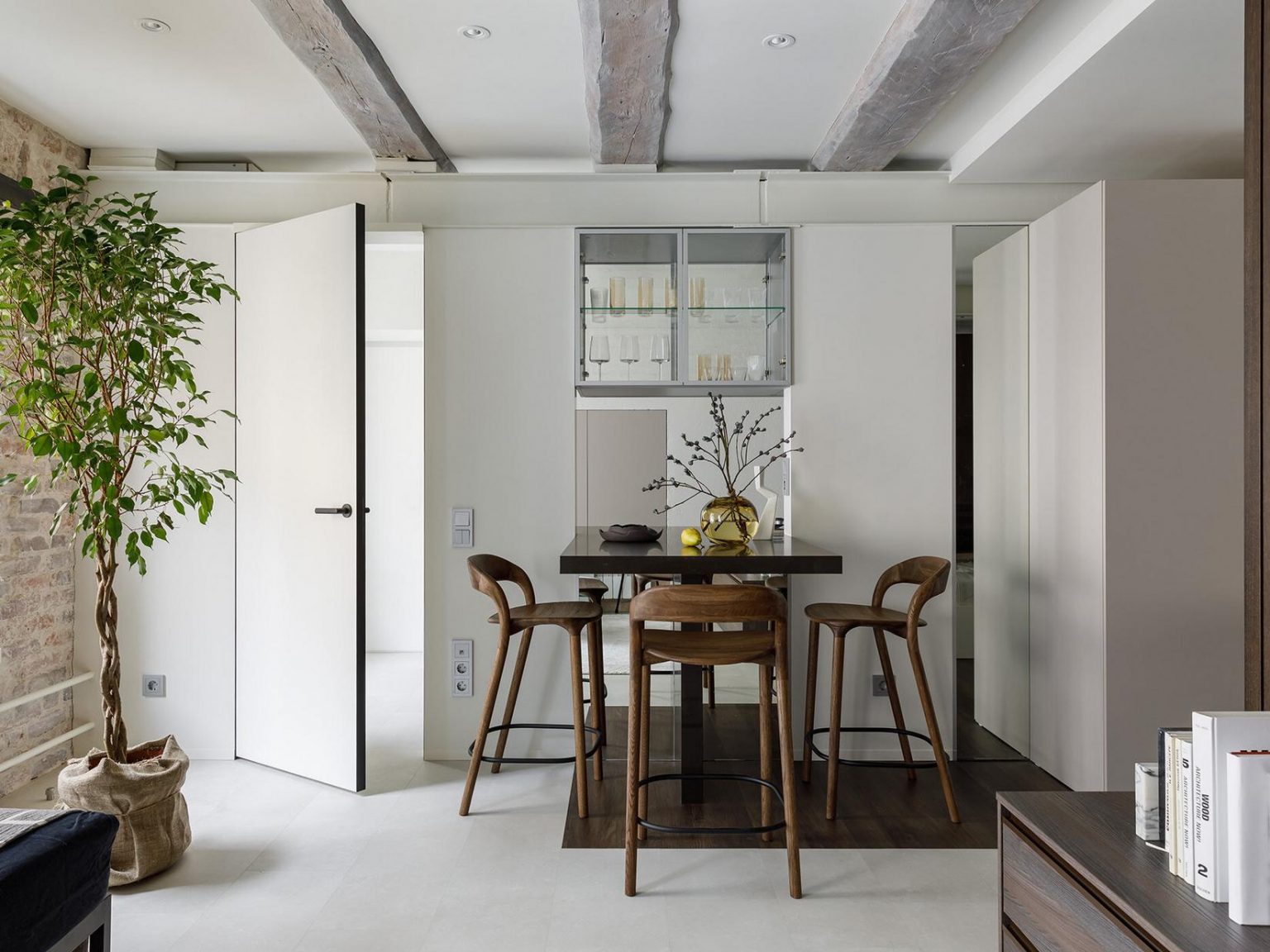 salon et espace repas dans studio 35m2 décoration contemporaine