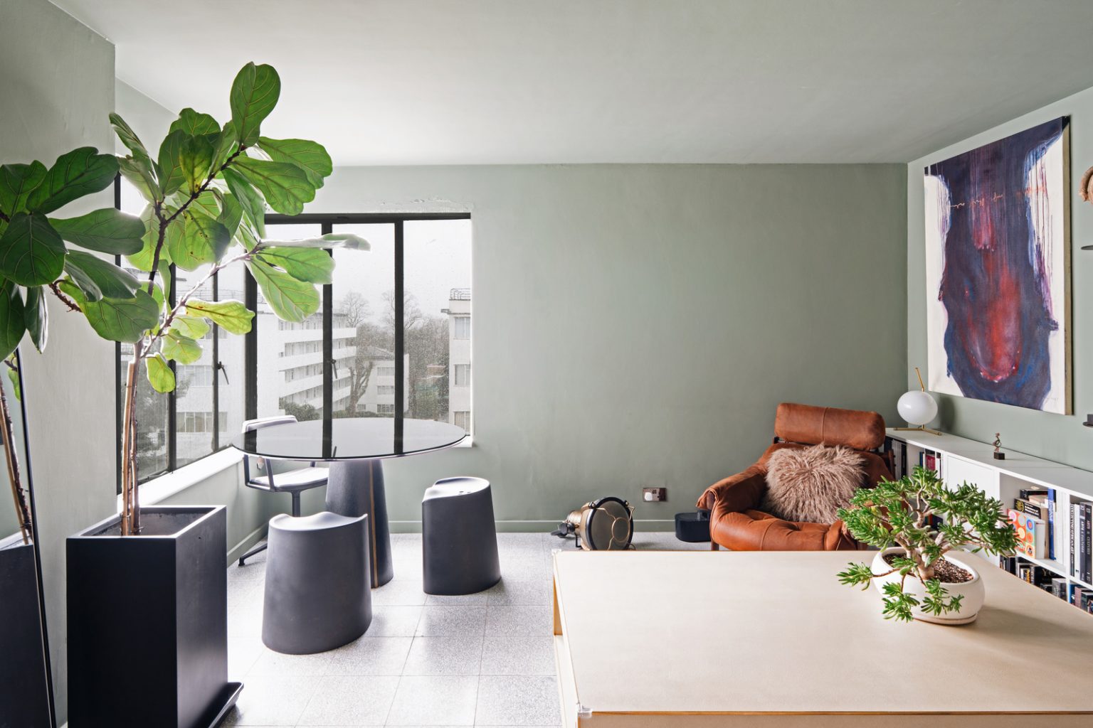 salon murs et plafonds verts appartement moderniste de 58m2 à Londres décoration design