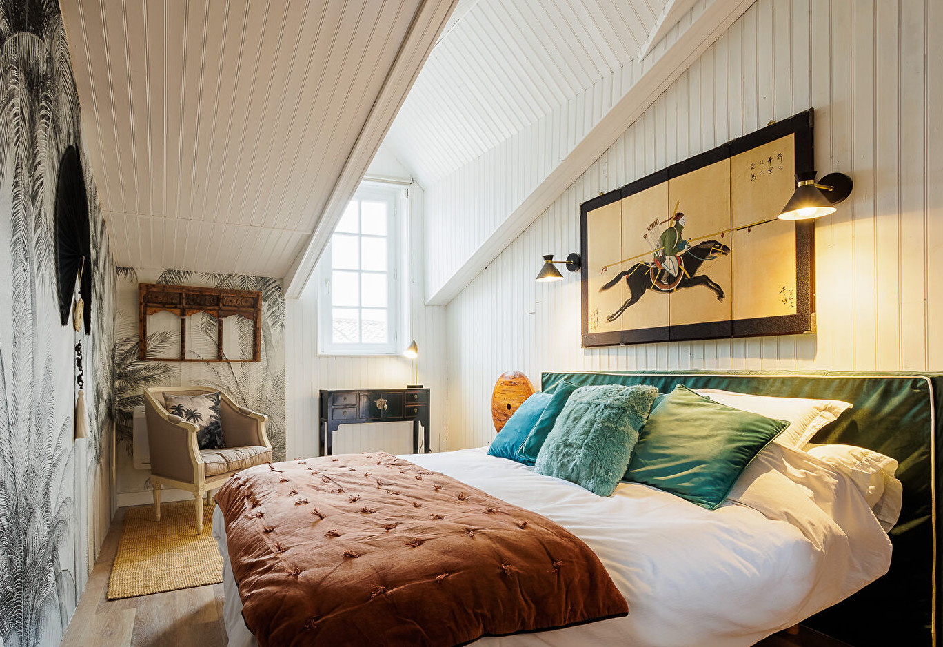 chambre mansardée appartement La Rochelle en duplex décoration contemporaine Photo : © Koda.Production