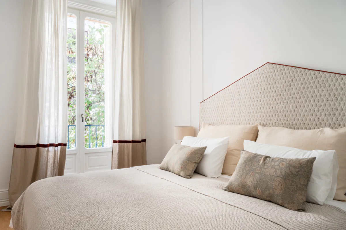 chambre décoration contemporaine en tons naturels appartement Madrid chambre décoration contemporaine en tons naturels appartement Madrid