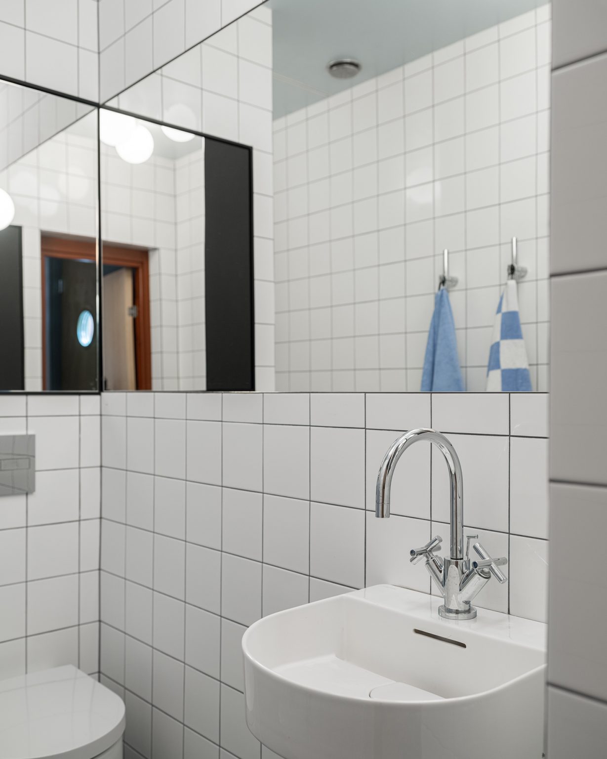 salle de bain carrelage blanc