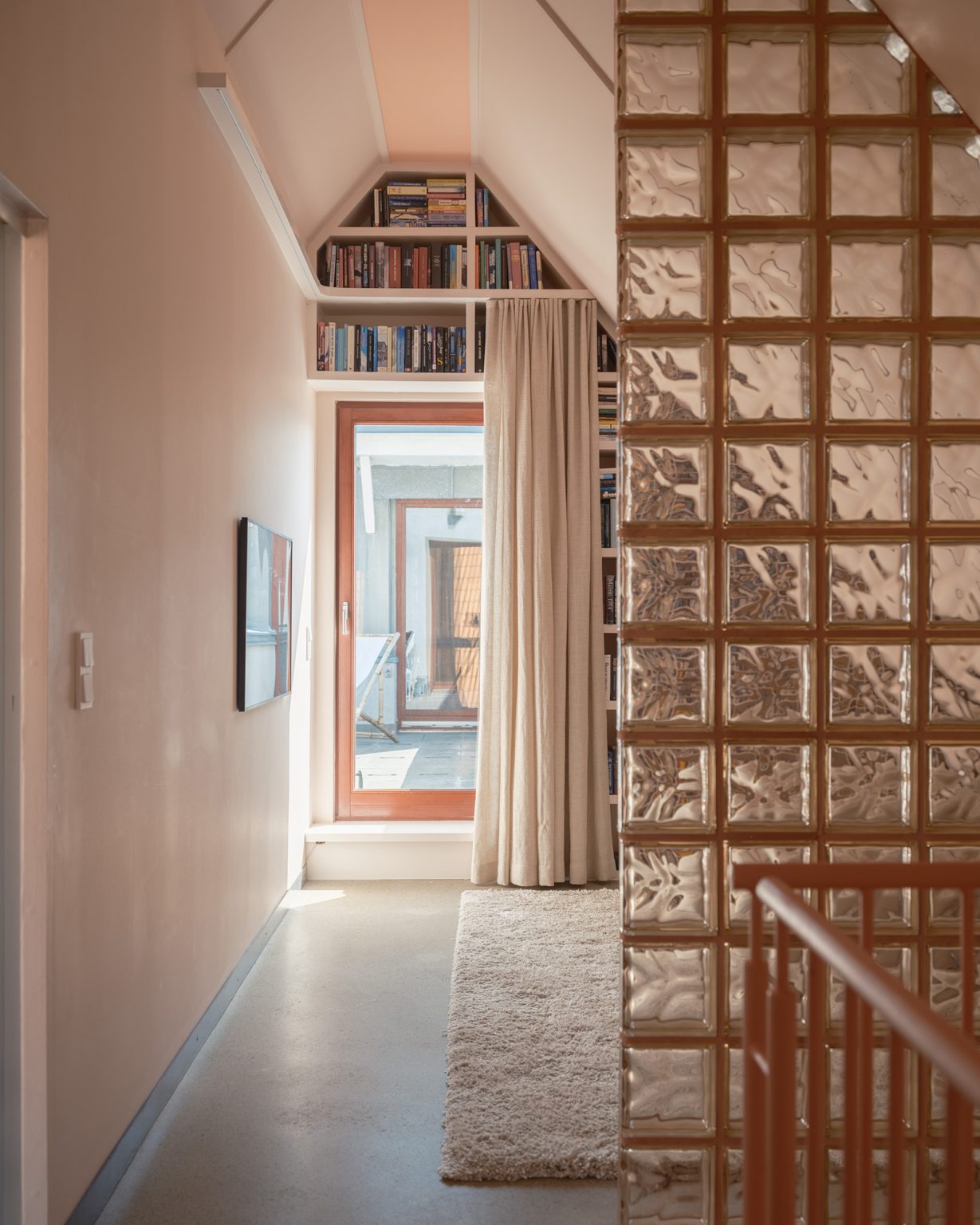 chambre avec pavés de verre maison de ville moderniste Packhus