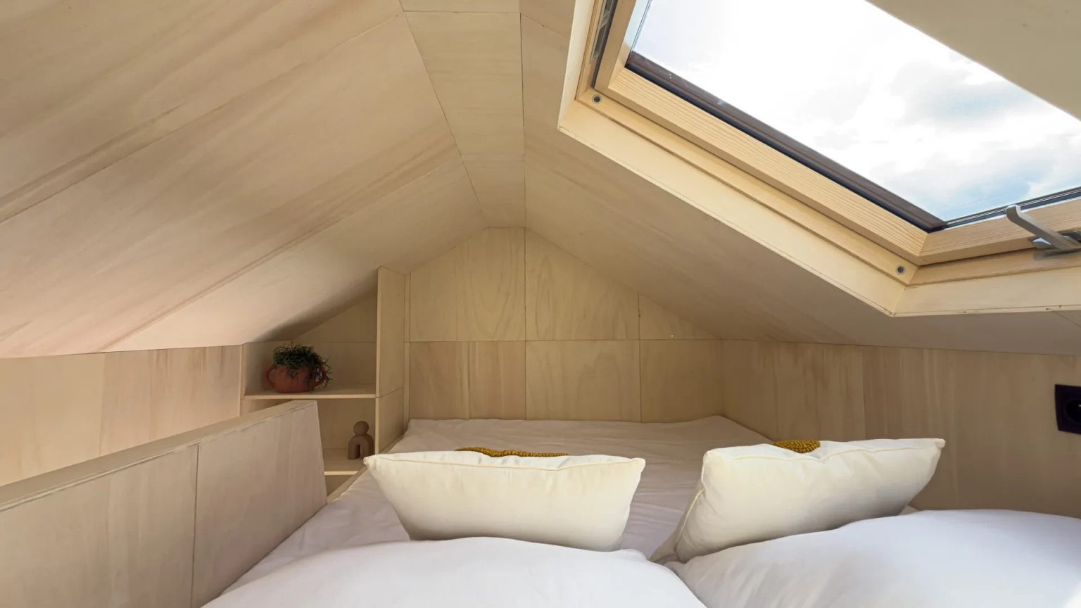 chambre loft mini maison mobile hors réseau Mobi Freedom de Mobi House