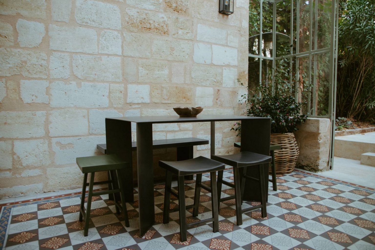orangerie mur de pierre sol carrelage ancien décoration contemporaine et classique chic Maison Mandel Bordeaux