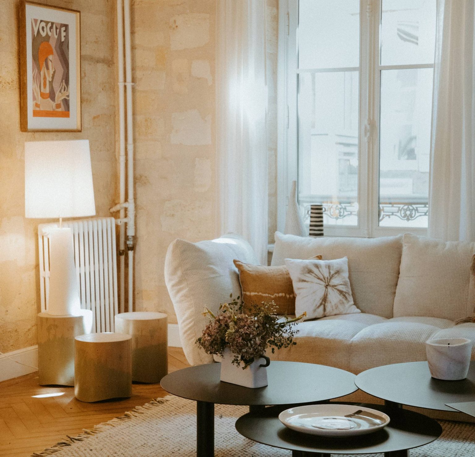 salon murs pierre décoration contemporaine et classique chic Maison Mandel Bordeaux