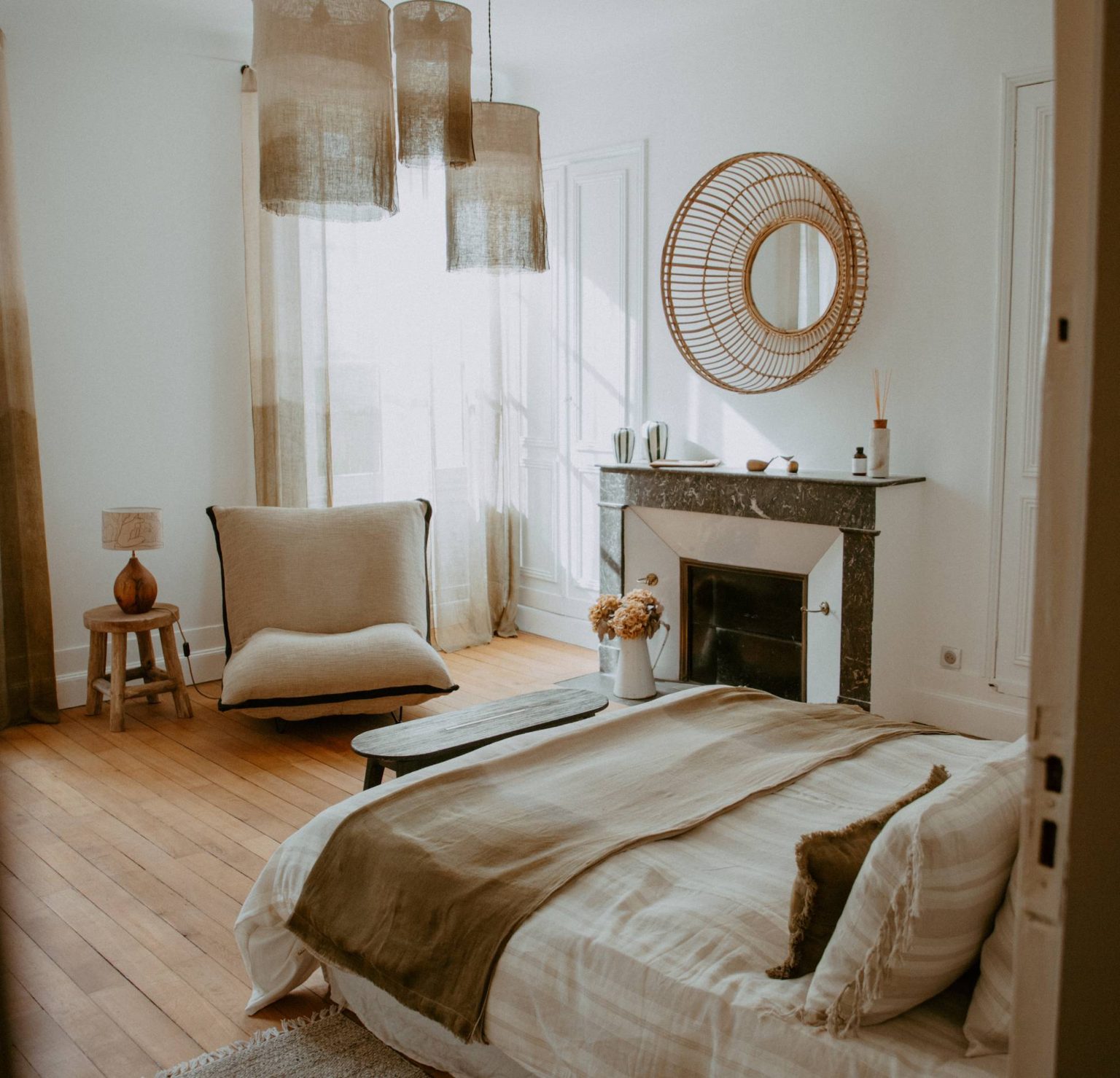 chambre avec cheminée décoration contemporaine et classique chic Maison Mandel Bordeaux