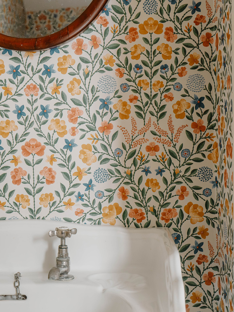 toilettes wc papier peint floral deux-pièces 44m2 Londres décoration rustique chic toilettes wc papier peint floral deux-pièces 44m2 Londres décoration rustique chic