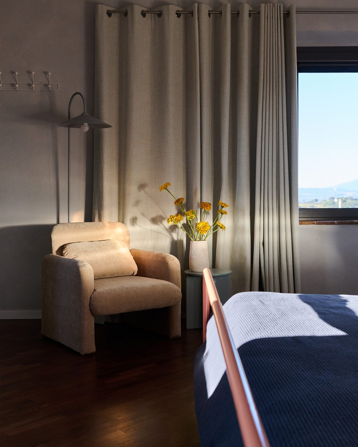 chambre décoration design et vintage années 60 maison ancienne rénovée Italie Villa Mamo