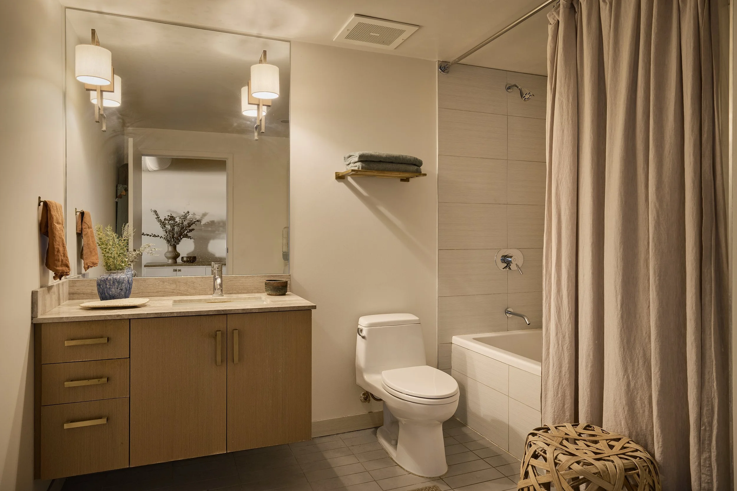 salle de bain classique chic beige appartement Los Angeles salle de bain classique chic beige appartement Los Angeles