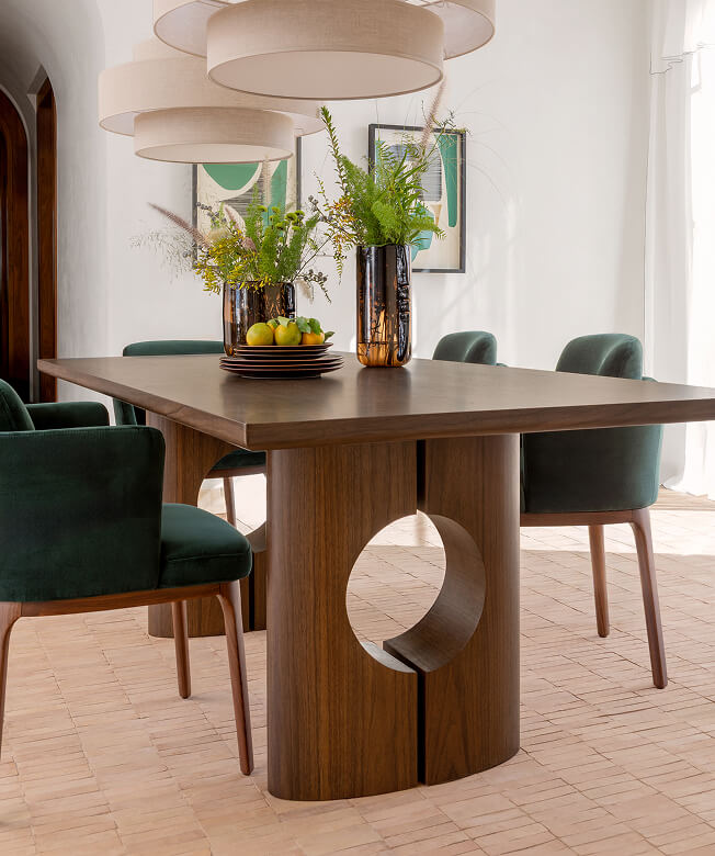 salle à manger table noyer fauteuil de table velours vert catalogue AM PM 2026 collection Patio Méditerranéen