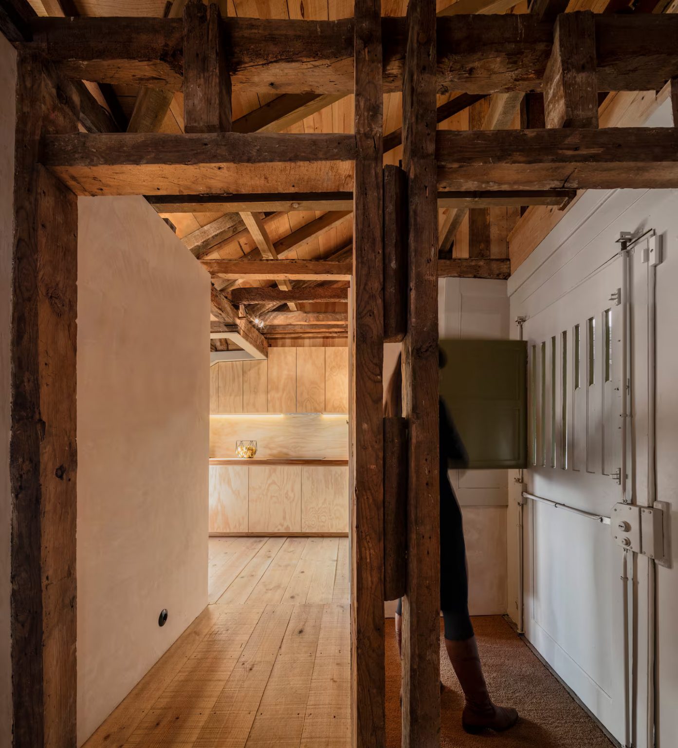 entrée avec poutres appartement rénové Portugal