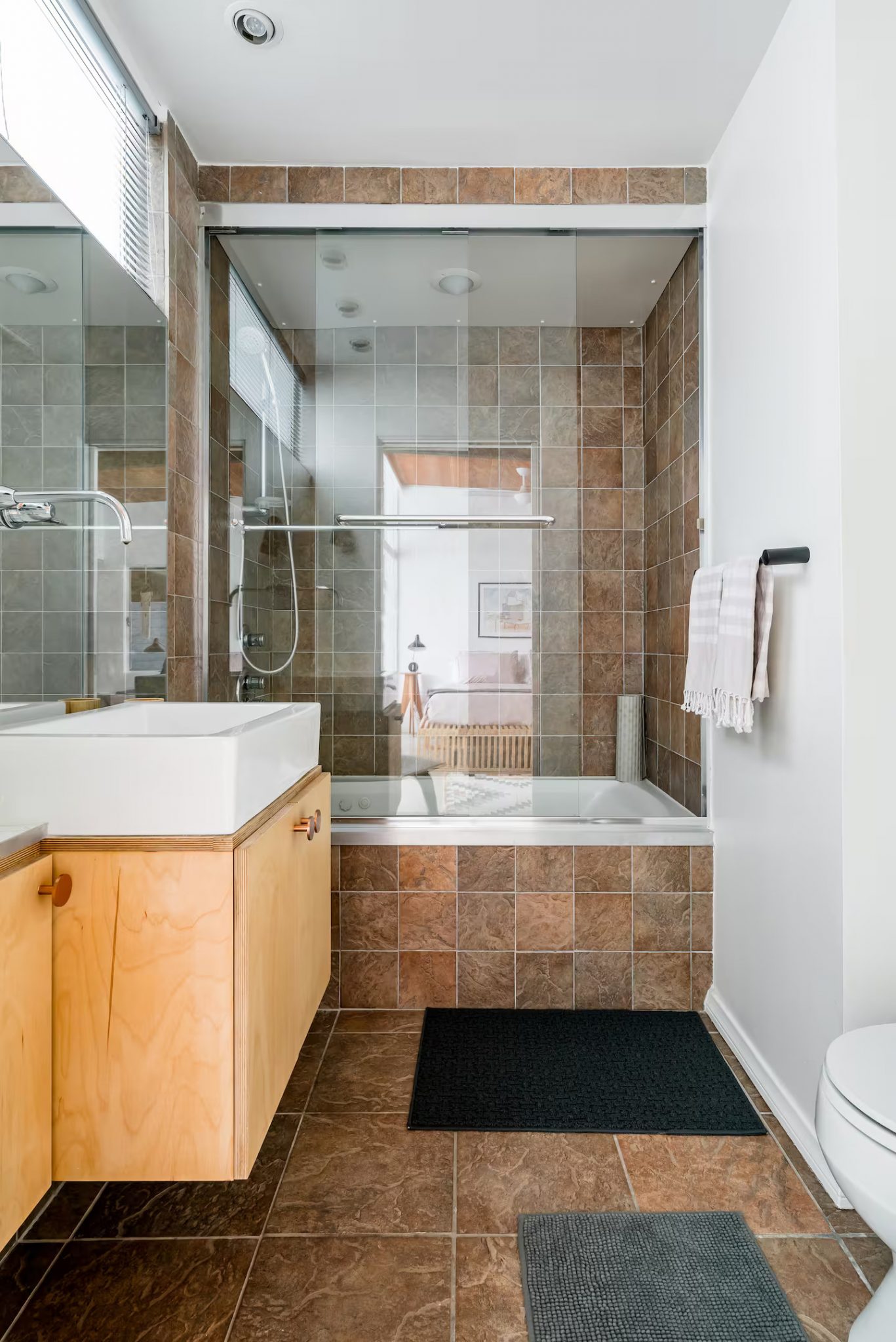 salle de bain carrelage marron